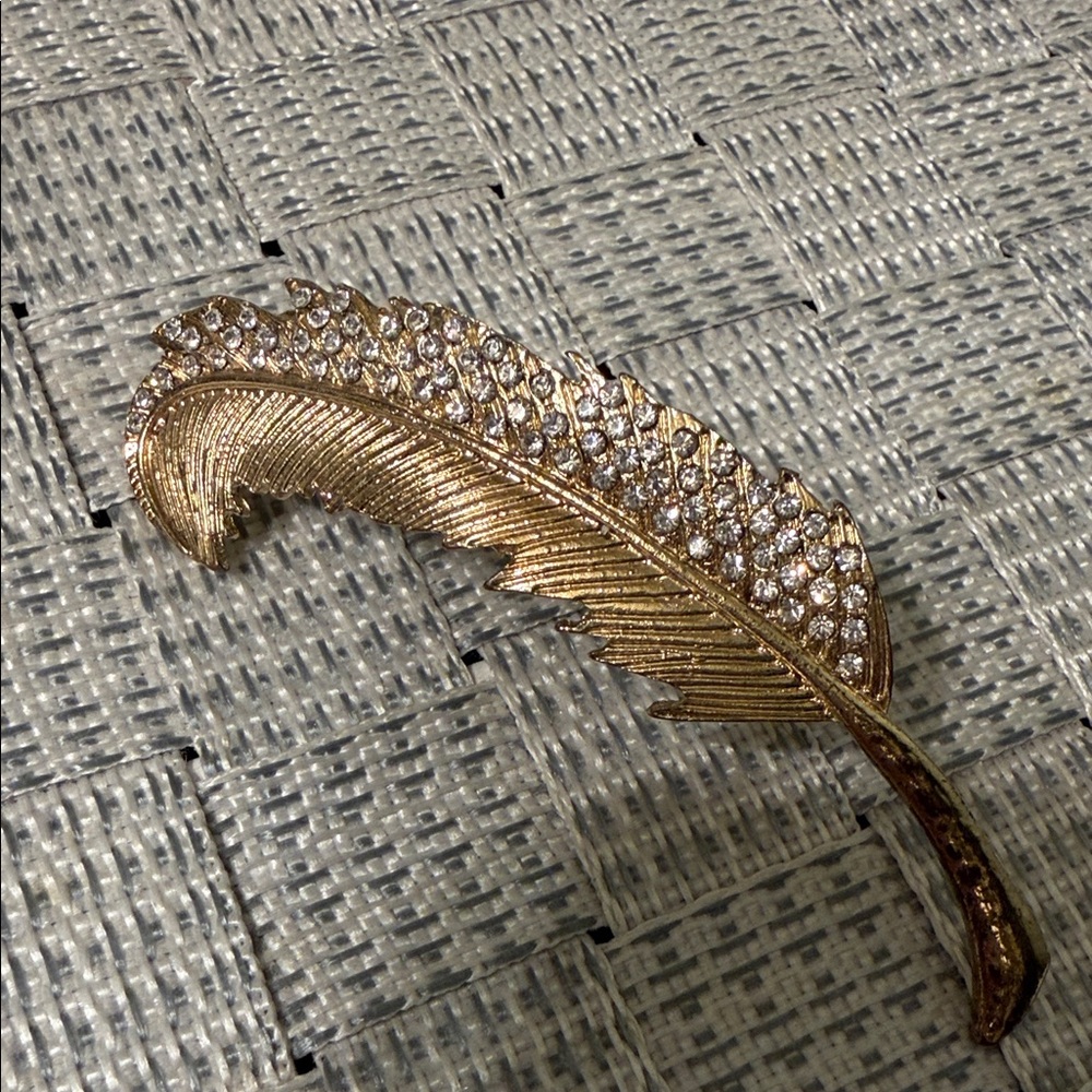 Sparkling Gold Feather hair clip